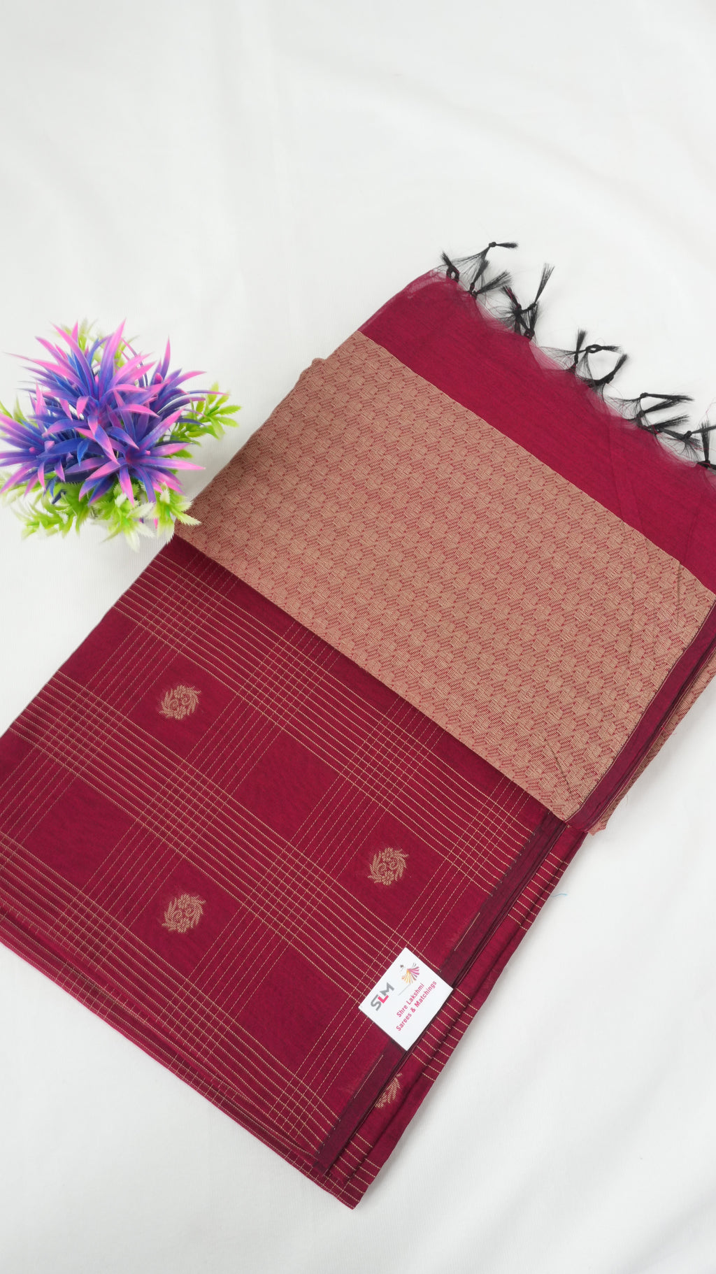 Silk Cotton Saree crimson red with black tassels – close-up of pallu