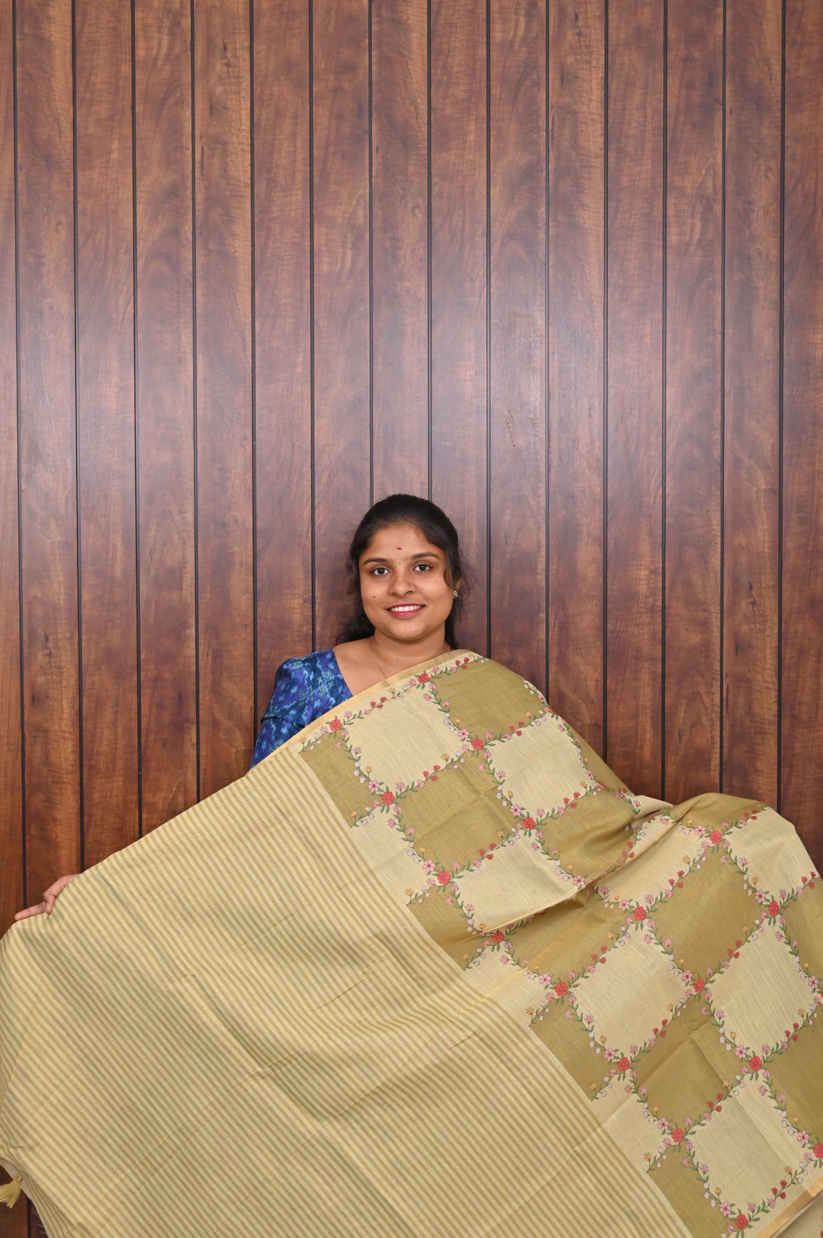 Budget Friendly Saree SLM-BFR-0009 - Olive and beige patchwork pattern - second view