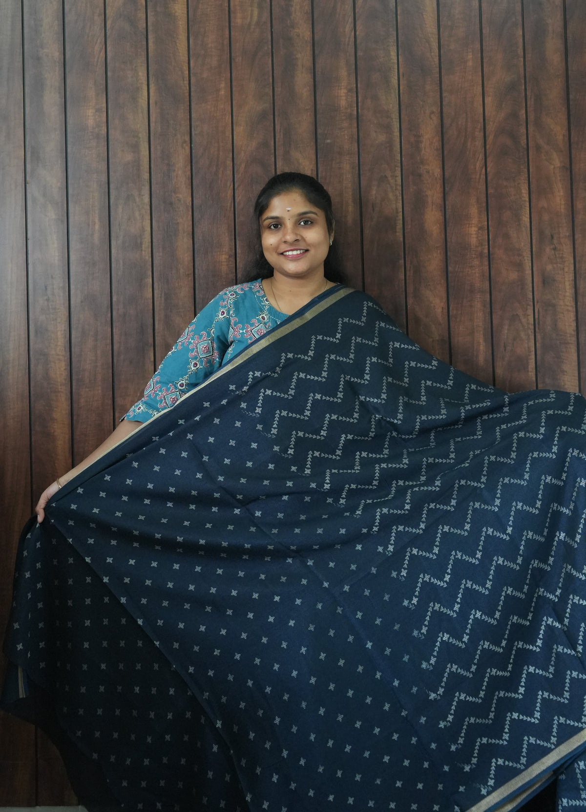 Budget Friendly Saree SLM-BFR-0055 - Navy blue with a zigzag print - second view