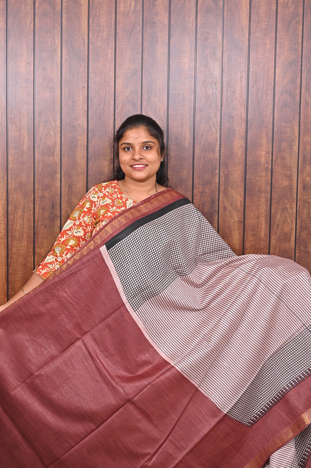 Baswada Cotton Saree SLM-BSW-0004 - Pale pink checks with a maroon pallu - second view
