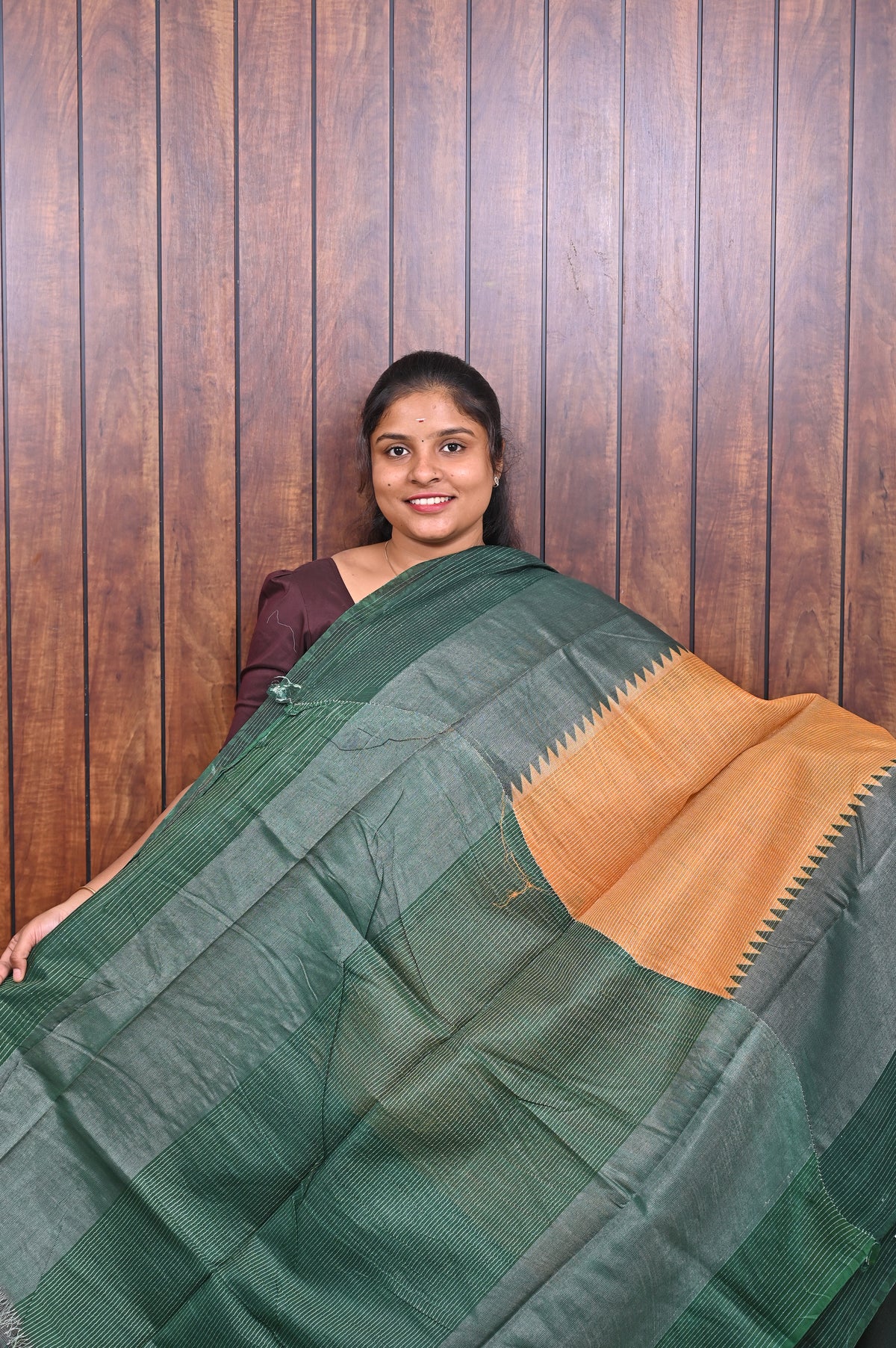 Baswada Cotton Saree SLM-BSW-0011 - Bottle green with an orange pallu - second view