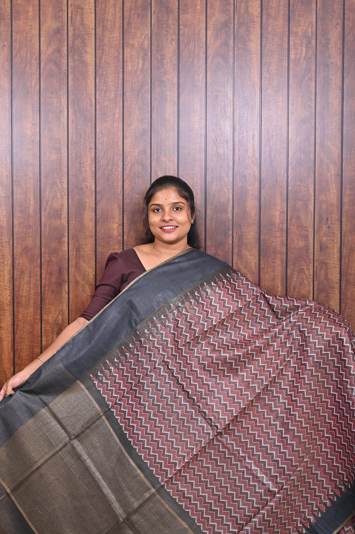 Baswada Cotton Saree SLM-BSW-0023 - Rose with a zigzag print and grey pallu - front view