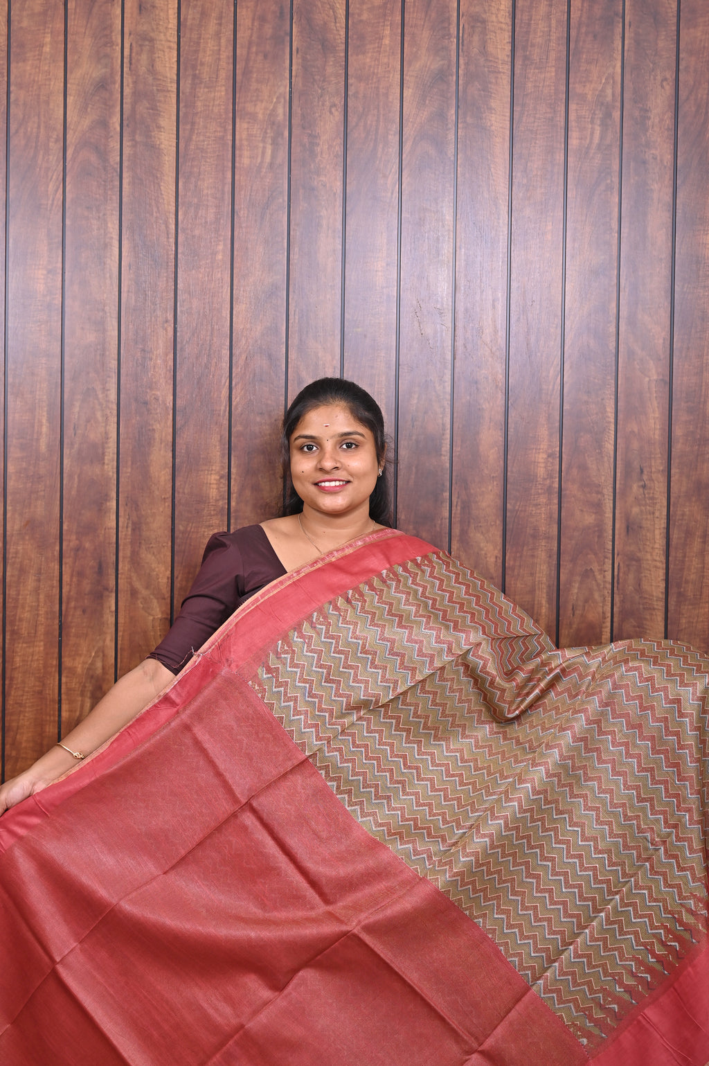 Baswada Cotton Saree SLM-BSW-0026 - Brown with a zigzag print and coral border - second view