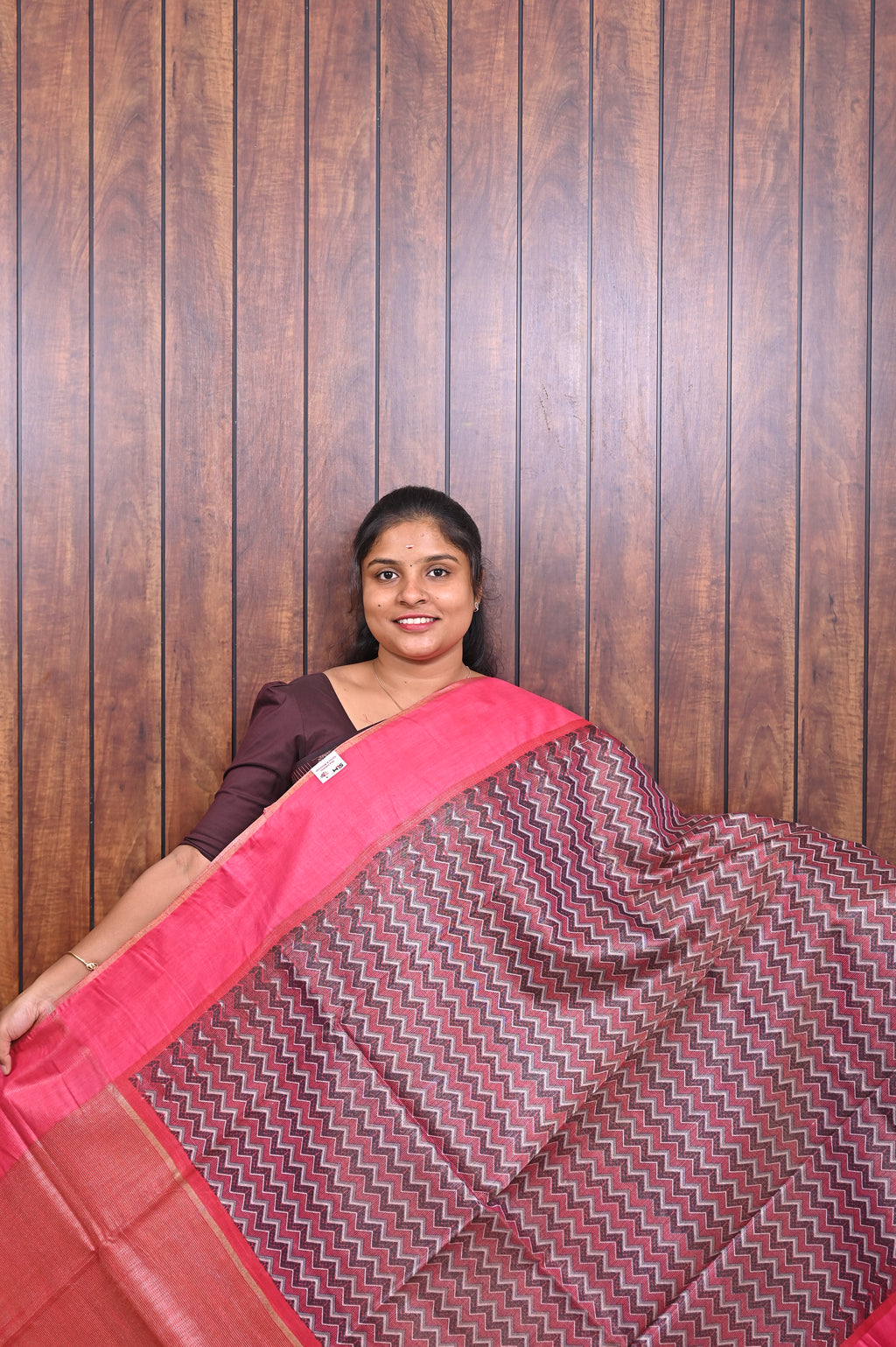 Baswada Cotton Saree SLM-BSW-0027 - Rose with a zigzag print and pink border - front view