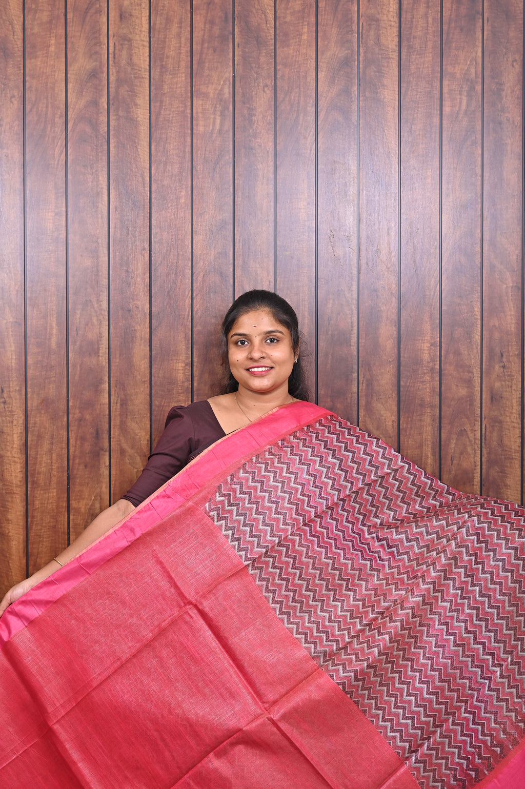 Baswada Cotton Saree SLM-BSW-0027 - Rose with a zigzag print and pink border - second view