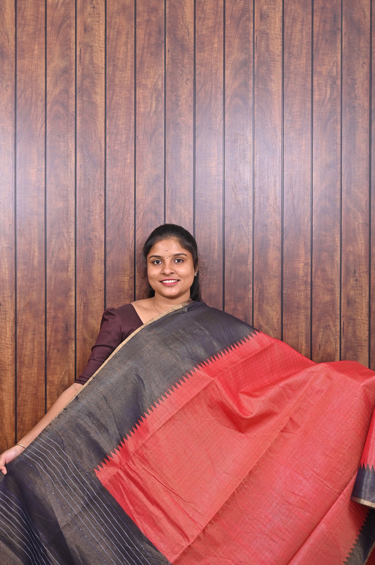 Baswada Cotton Saree SLM-BSW-0039 - Red with a navy blue pallu - front view