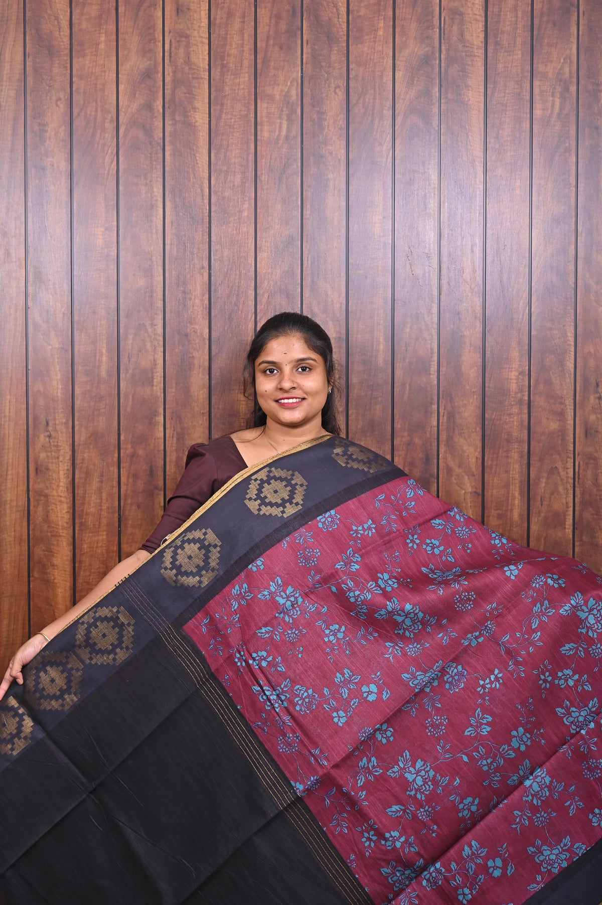 Baswada Cotton Saree SLM-BSW-0067 - Maroon with floral print and a black pallu - front view