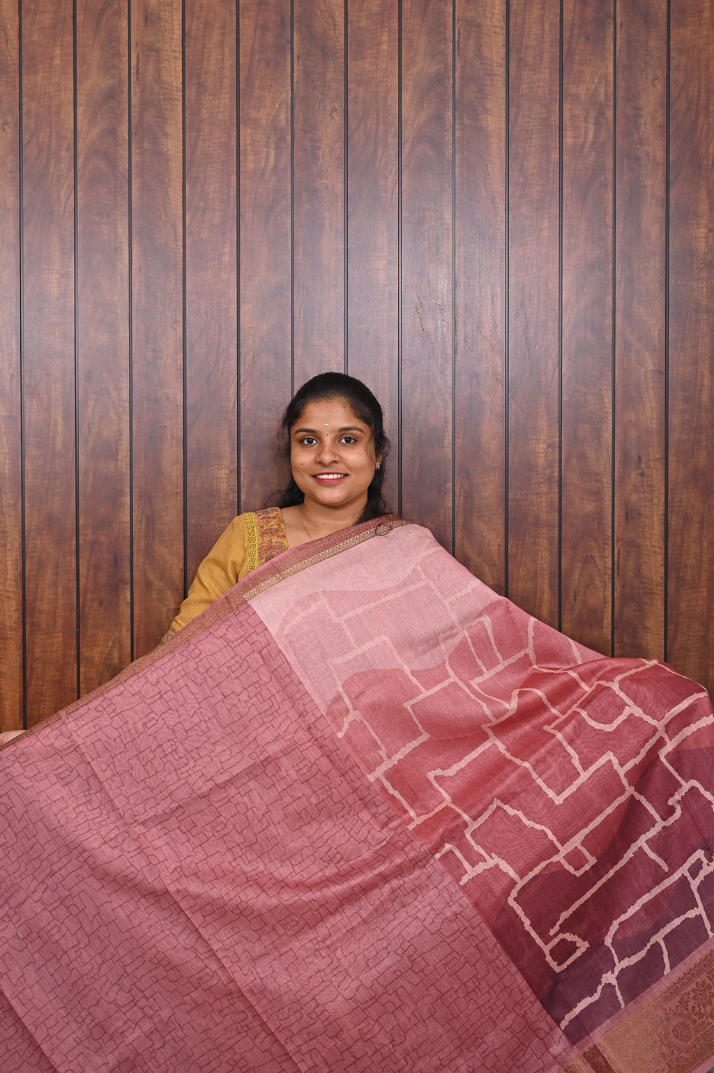 Chanderi Saree SLM-CHN-0004 - Coral red with a geometric line pattern - second view