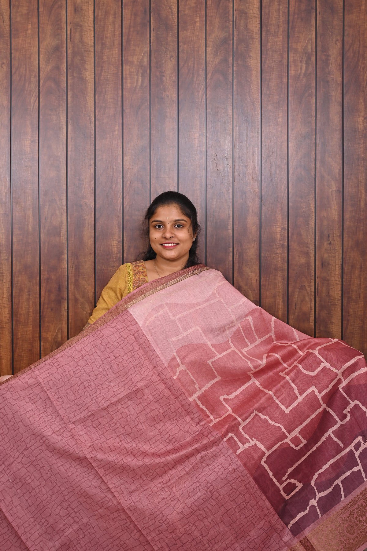 Chanderi Saree SLM-CHN-0004 - Coral red with a geometric line pattern - second view