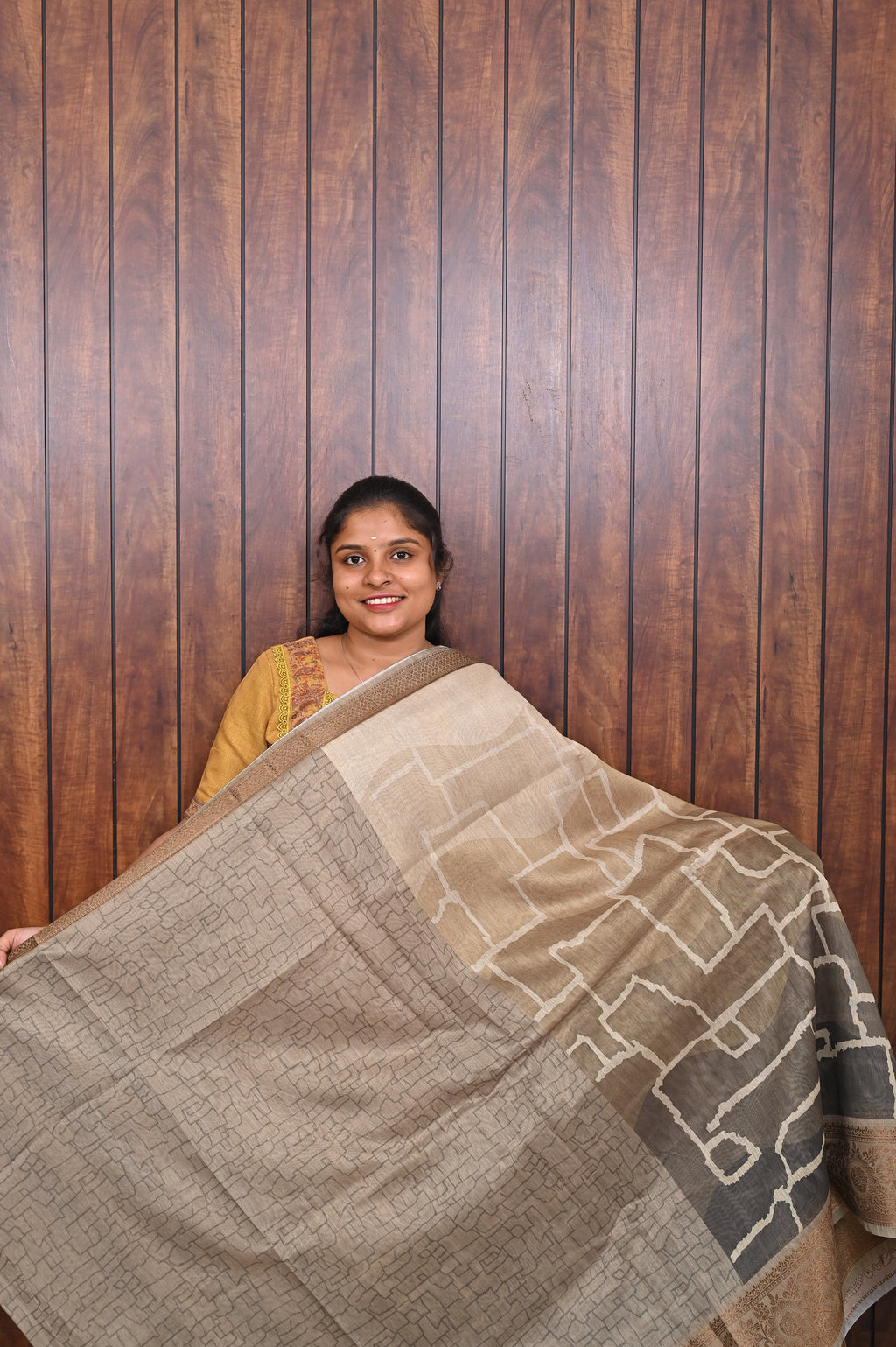 Chanderi Saree SLM-CHN-0006 - Beige brown with a geometric line pattern - second view