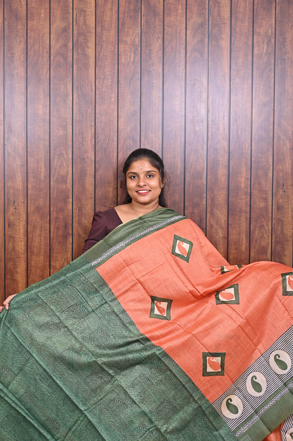 Chanderi Saree SLM-CHN-0018 - Orange with square motifs and a green paisley border - second view