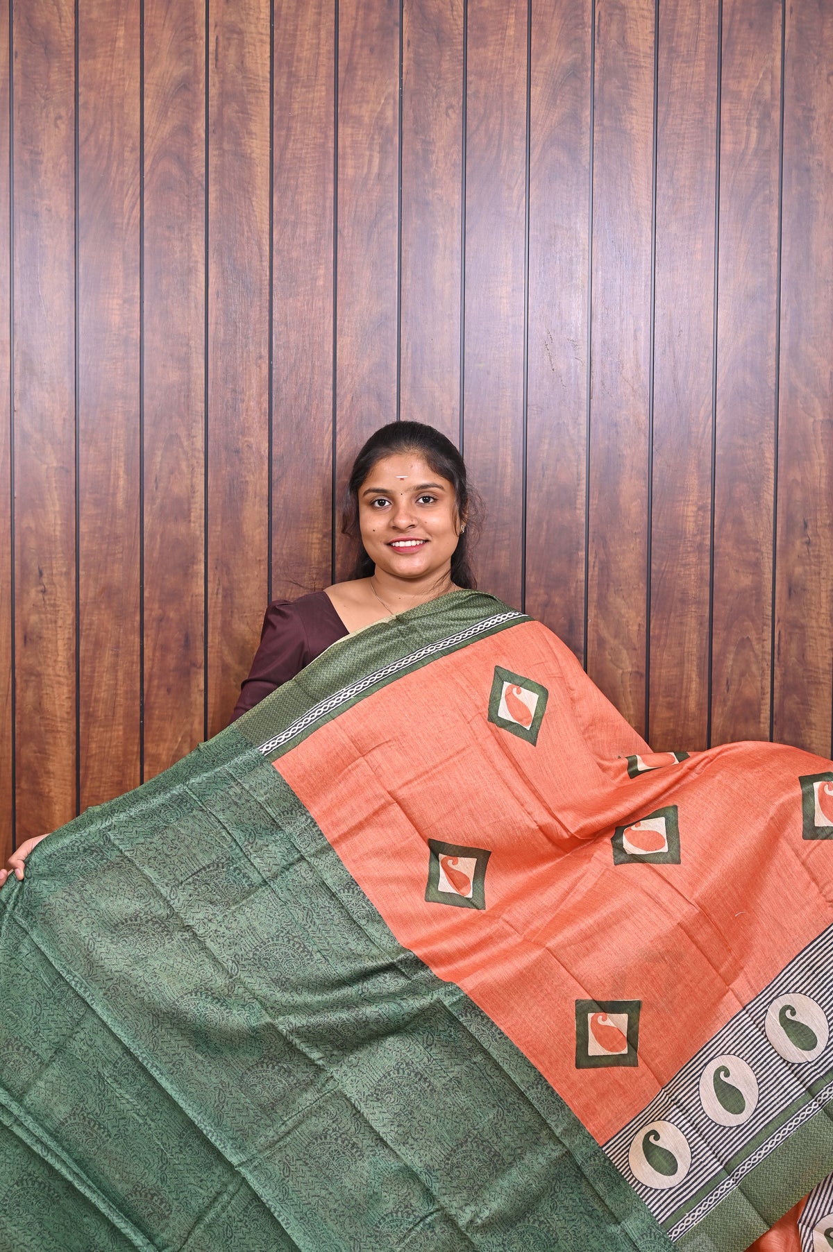 Chanderi Saree SLM-CHN-0018 - Orange with square motifs and a green paisley border - second view