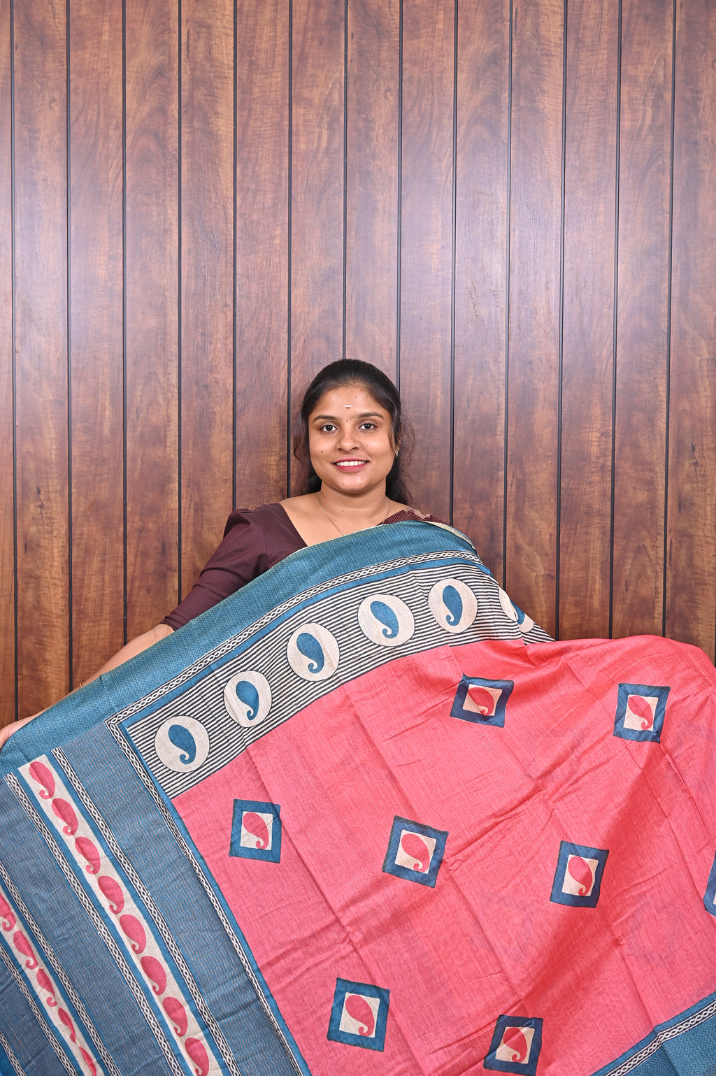 Chanderi Saree SLM-CHN-0019 - Coral pink with square motifs and a blue paisley border - front view