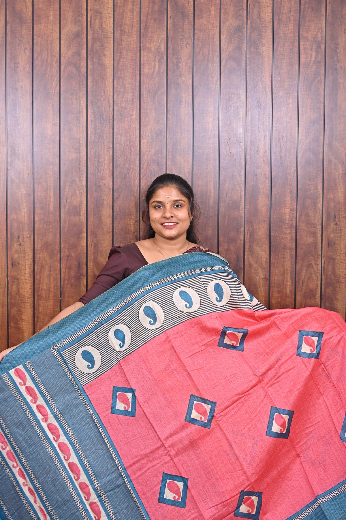 Chanderi Saree SLM-CHN-0019 - Coral pink with square motifs and a blue paisley border - front view