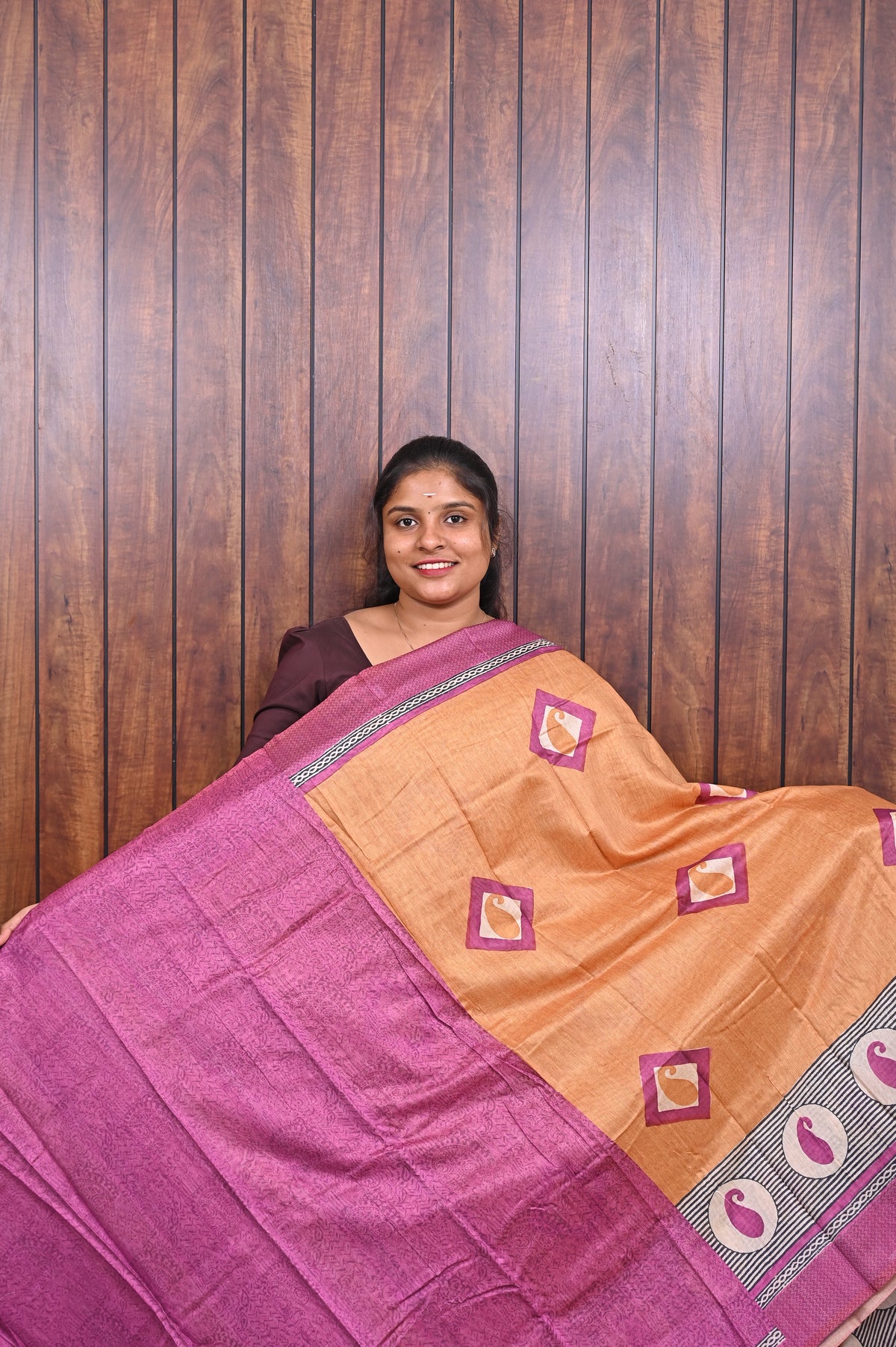 Chanderi Saree SLM-CHN-0021 - Orange with square motifs and a magenta paisley border - second view