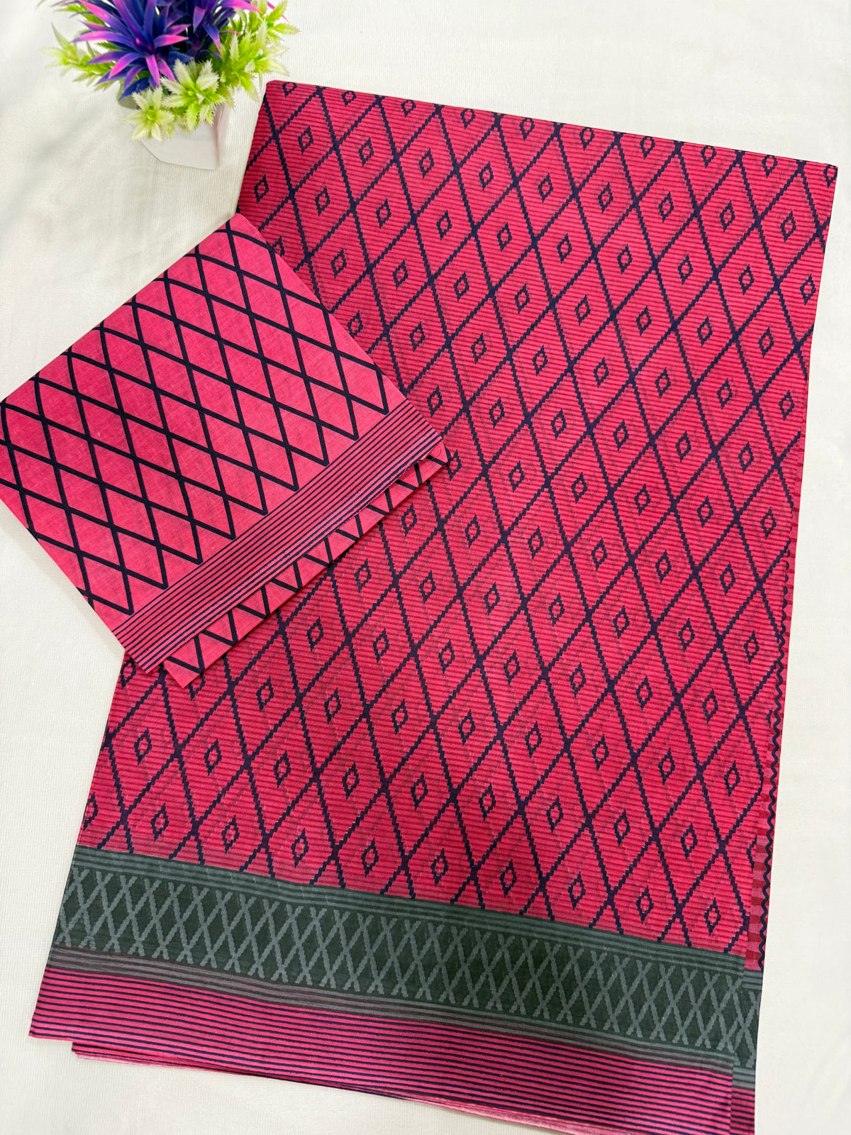 Cotton Saree SLM-CTN-0040 - Pink with a lattice print and green border