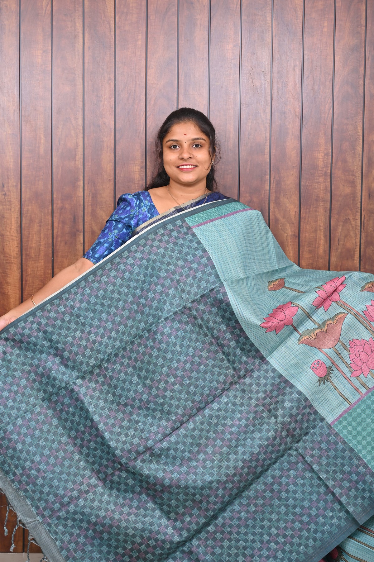 Kota Tussar Saree SLM-KTS-0006 - Aqua green with a checked border and pink lotus motifs - second view