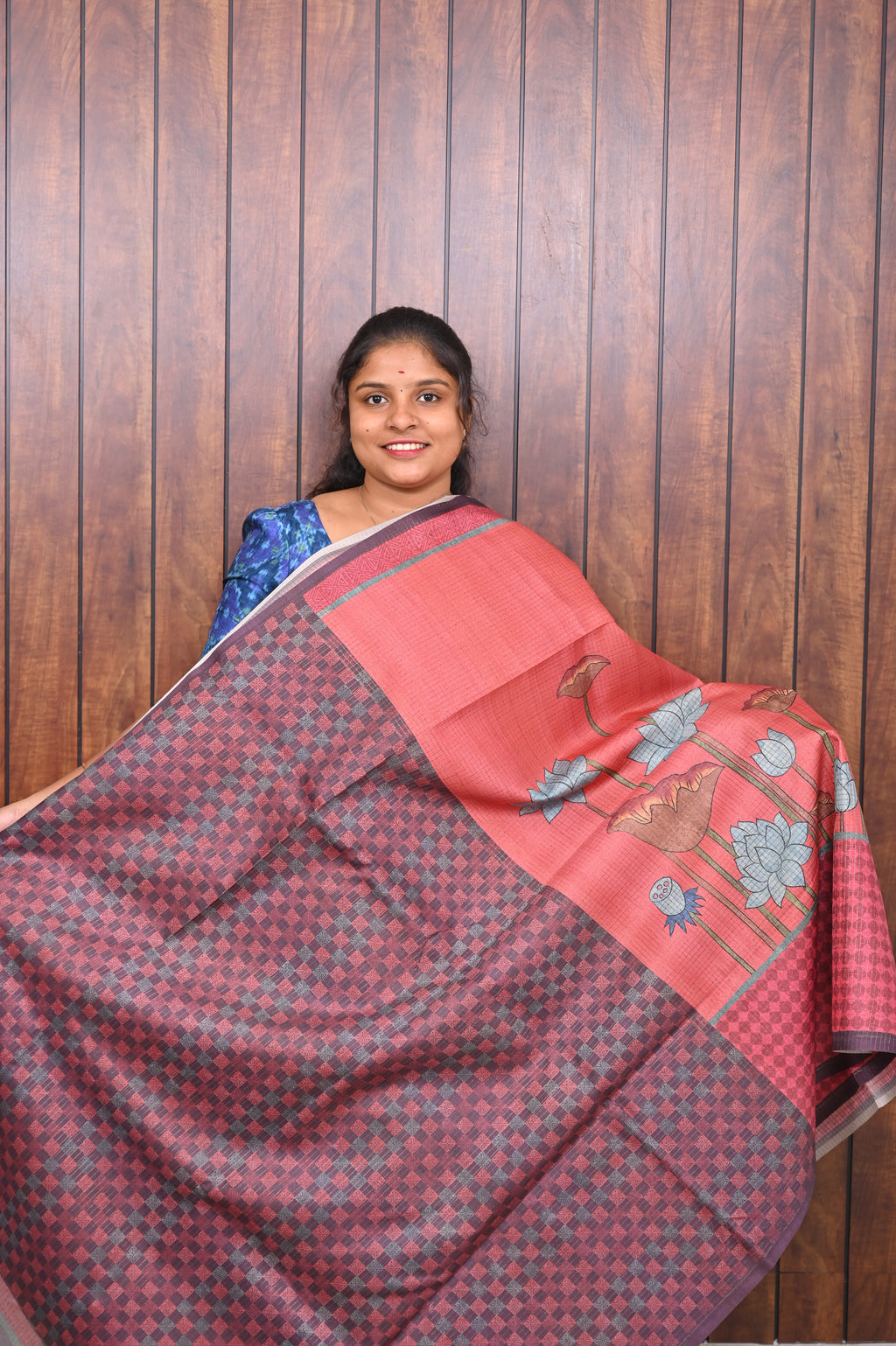 Kota Tussar Saree SLM-KTS-0007 - Coral red with a checked border and lotus motifs - second view