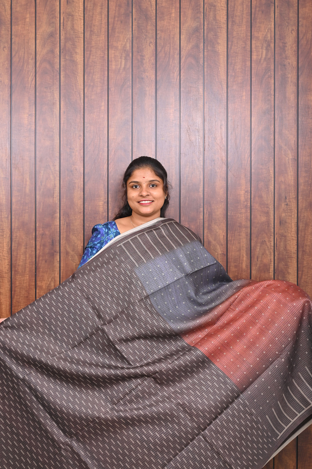 Kota Tussar Saree SLM-KTS-0013 - Grey and coral ombré with a grey striped border and dot motifs - second view