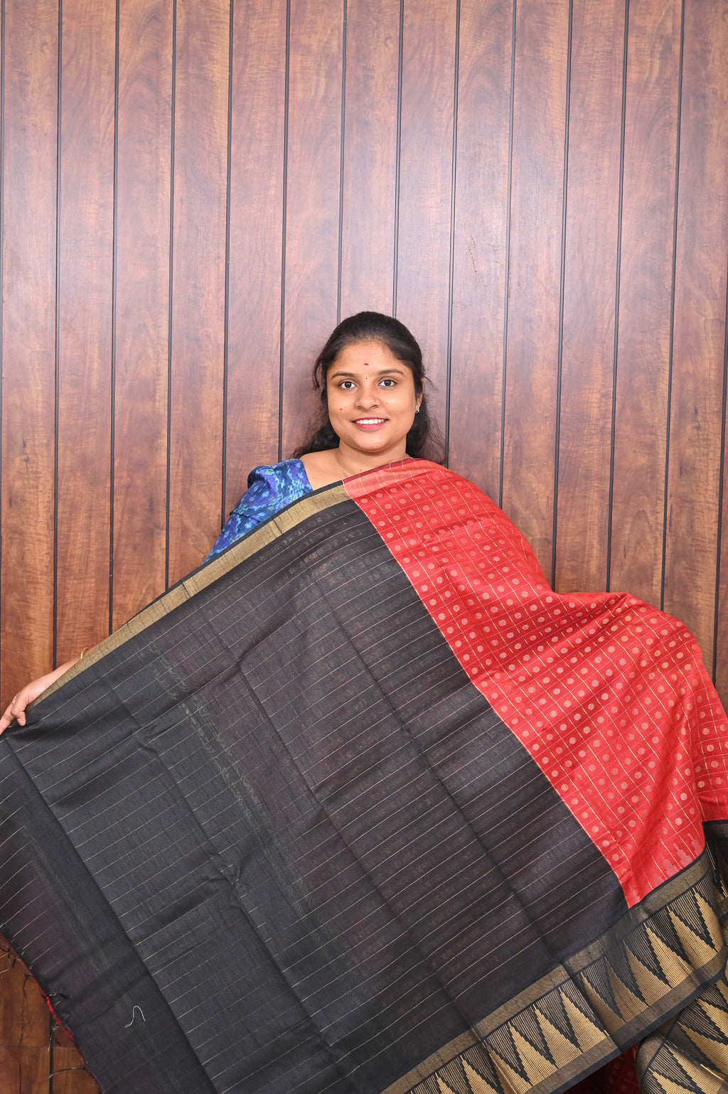 Raw Silk Saree SLM-RSL-0002 - Red with a black temple border and pallu - second view