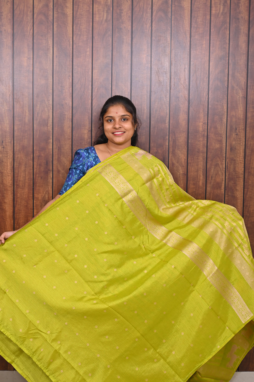 Raw Silk Saree SLM-RSL-0012 - Lime green with an all-over geometric pattern - second view