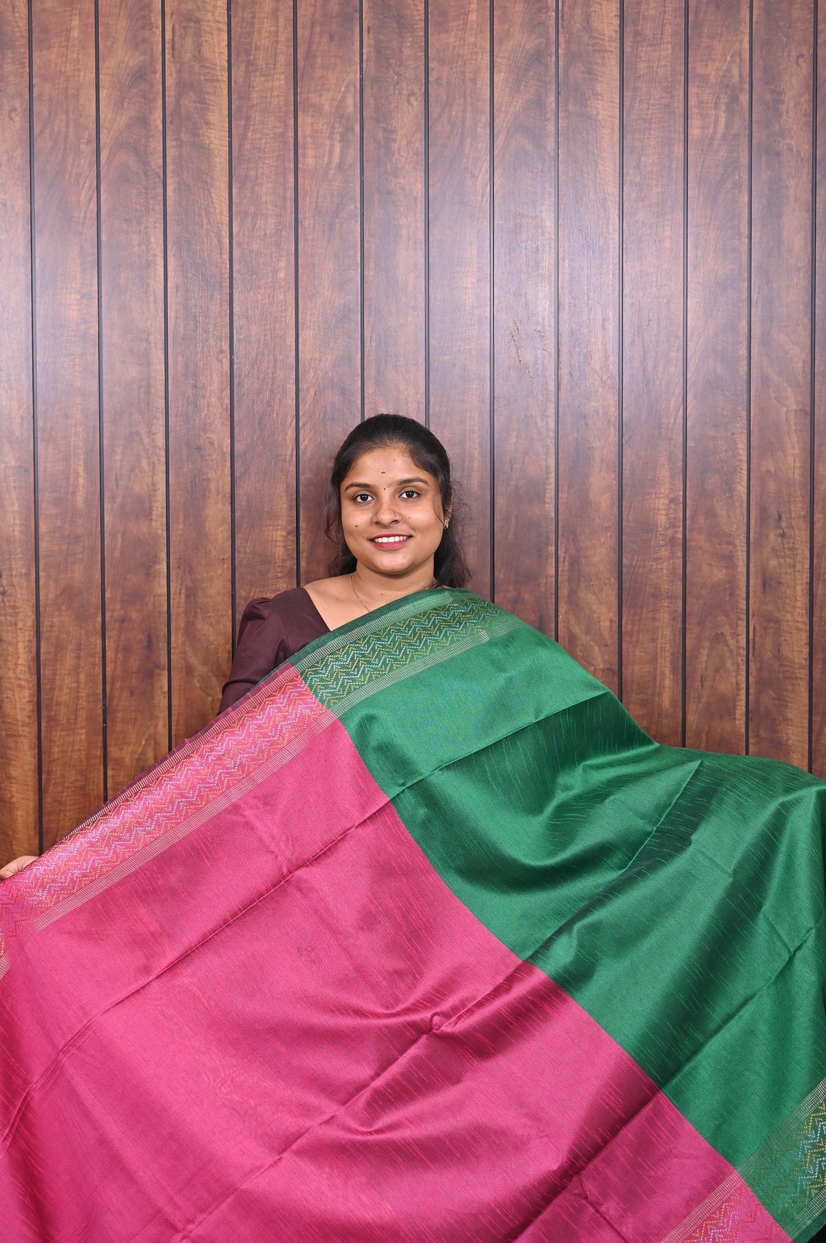 Raw Silk Saree SLM-RSL-0016 - Emerald green with a pink border - second view