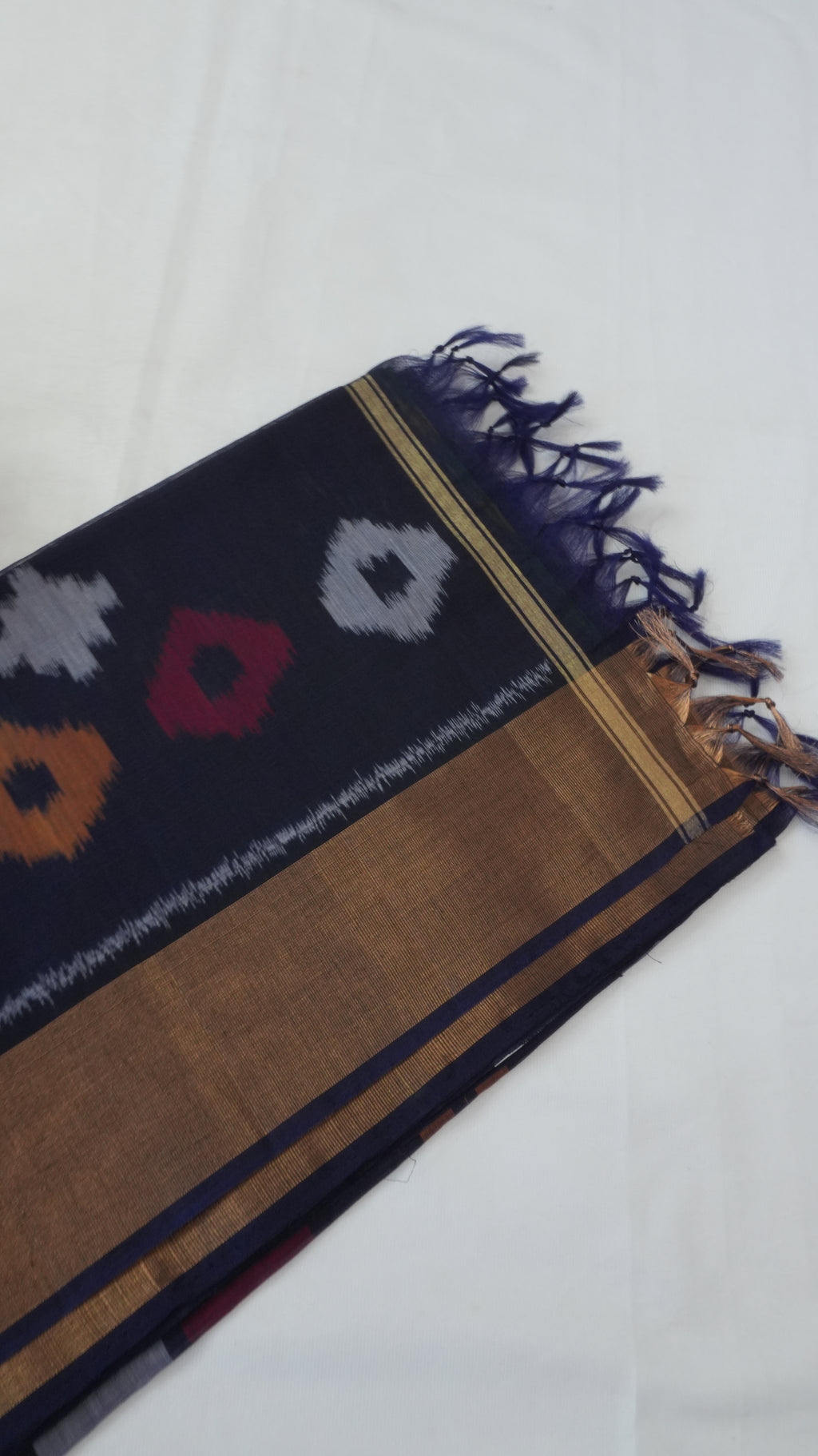 Silk Cotton Saree SLM-SCT-0001 - Green with a geometric pattern and a navy pallu - second view