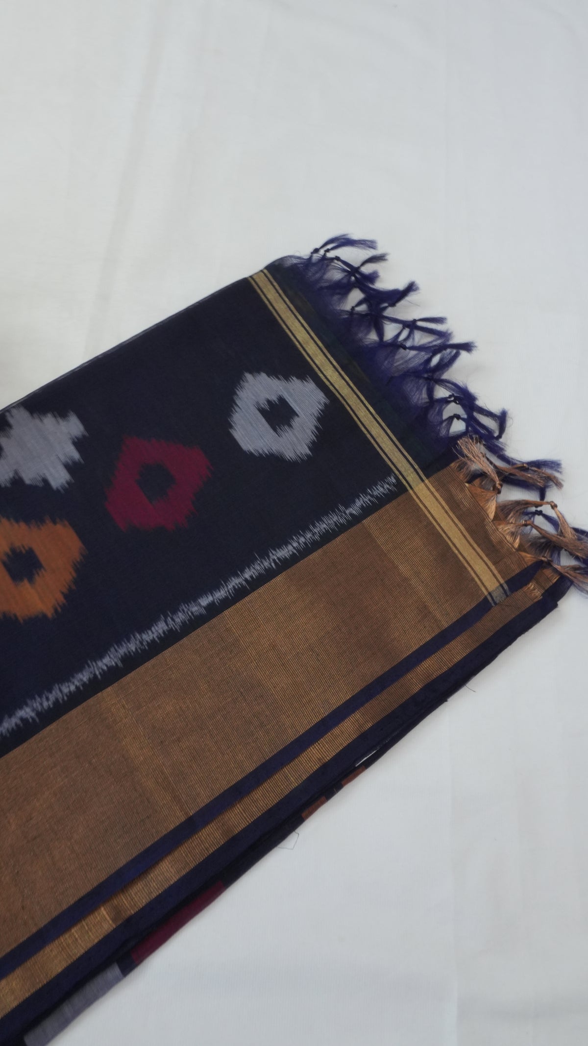 Silk Cotton Saree SLM-SCT-0001 - Green with a geometric pattern and a navy pallu - second view