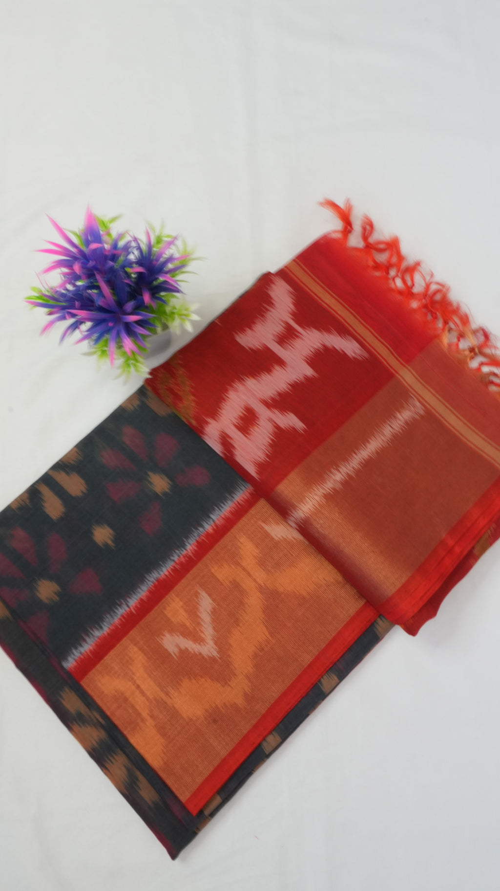 Silk Cotton Saree SLM-SCT-0005 - Red-orange with a geometric pattern and a black pallu - front view