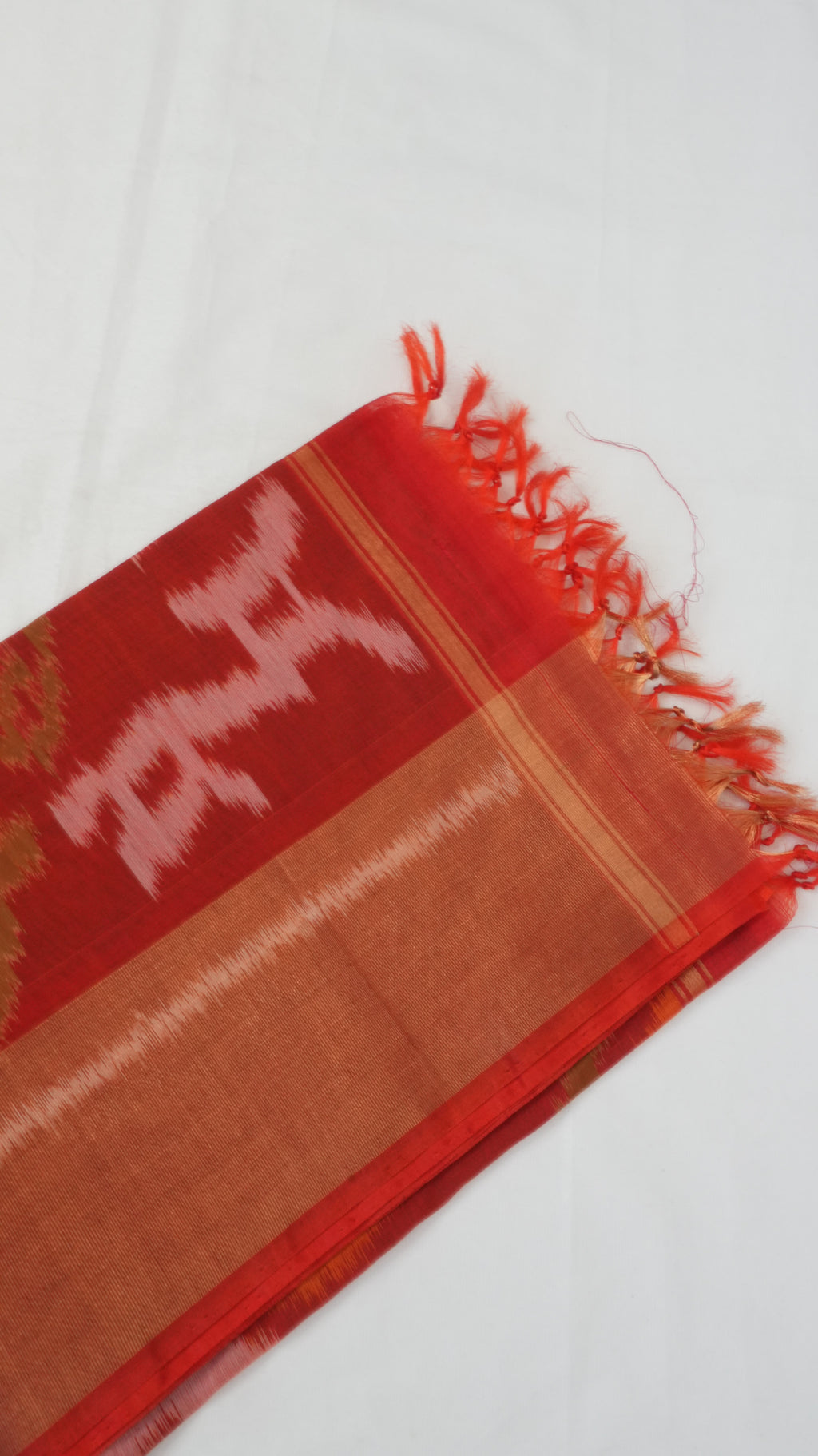 Silk Cotton Saree SLM-SCT-0005 - Red-orange with a geometric pattern and a black pallu - second view