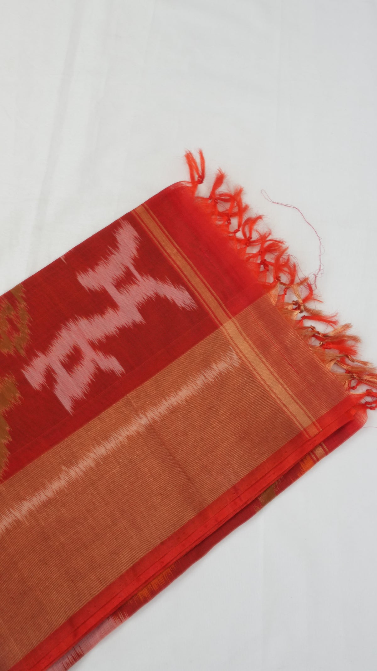 Silk Cotton Saree SLM-SCT-0005 - Red-orange with a geometric pattern and a black pallu - second view