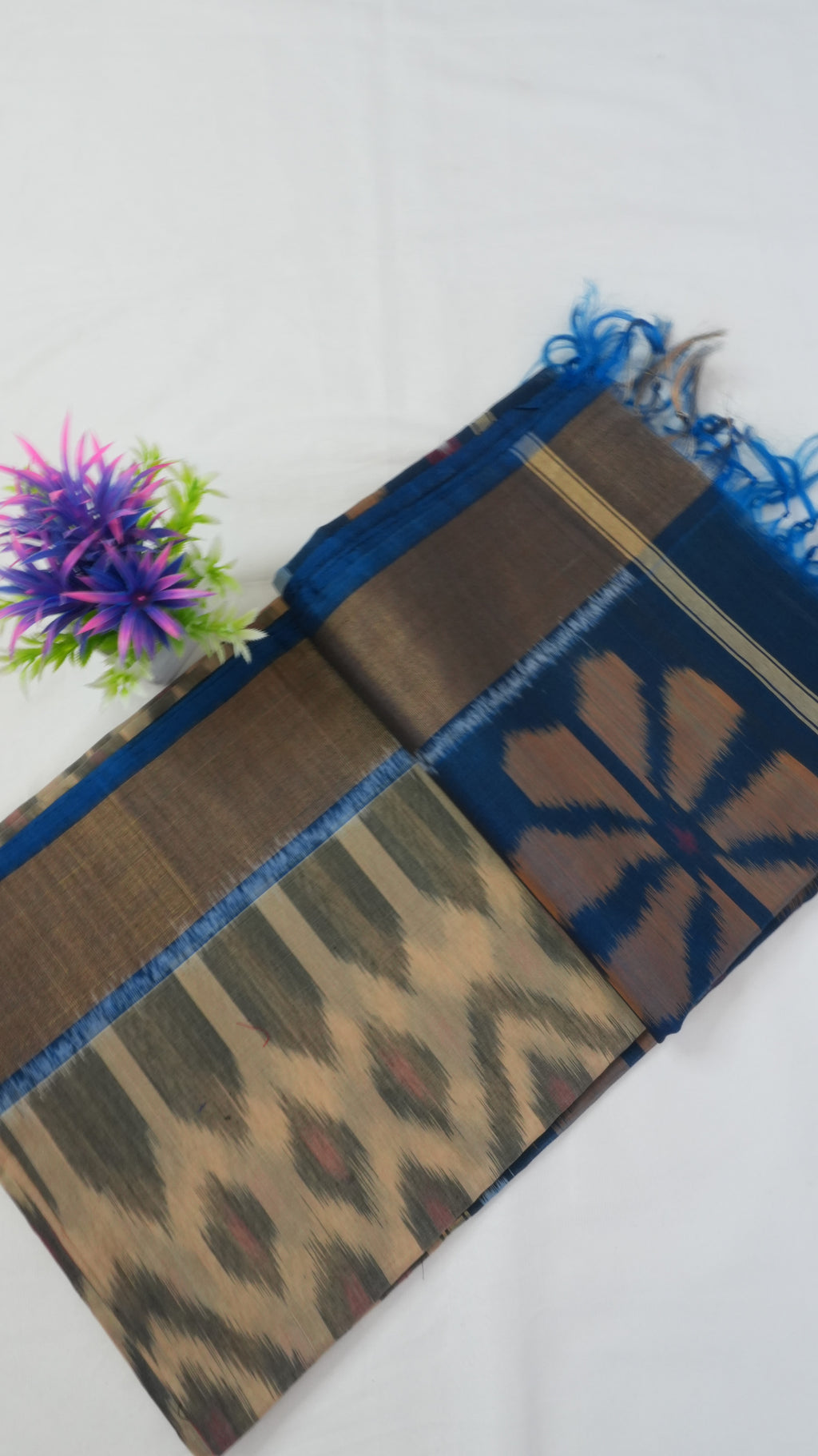 Silk Cotton Saree SLM-SCT-0006 - Beige with a geometric pattern and a blue pallu - front view