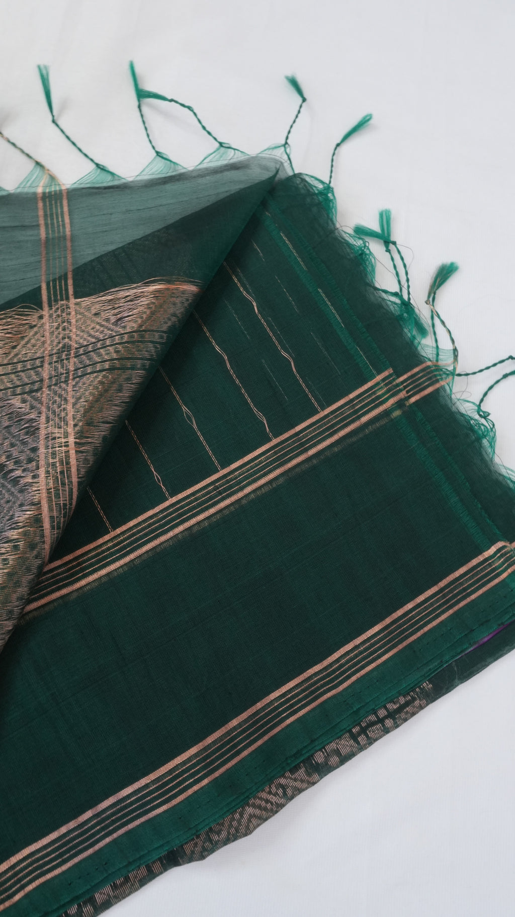 Silk Cotton Saree SLM-SCT-0007 - Bottle green with a woven geometric pallu - detail view