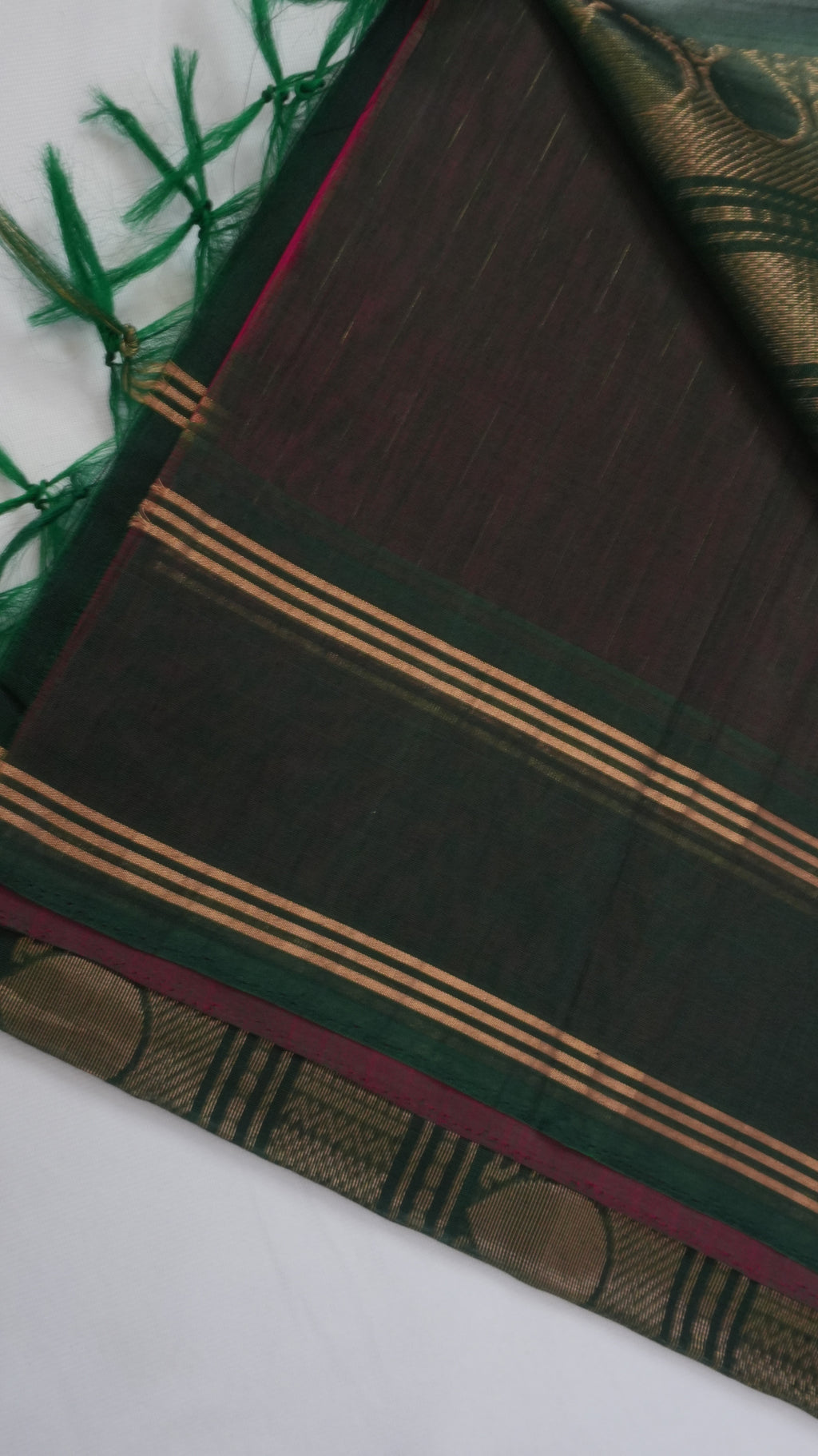 Silk Cotton Saree SLM-SCT-0010 - Rani pink with a green border and pallu - detail view