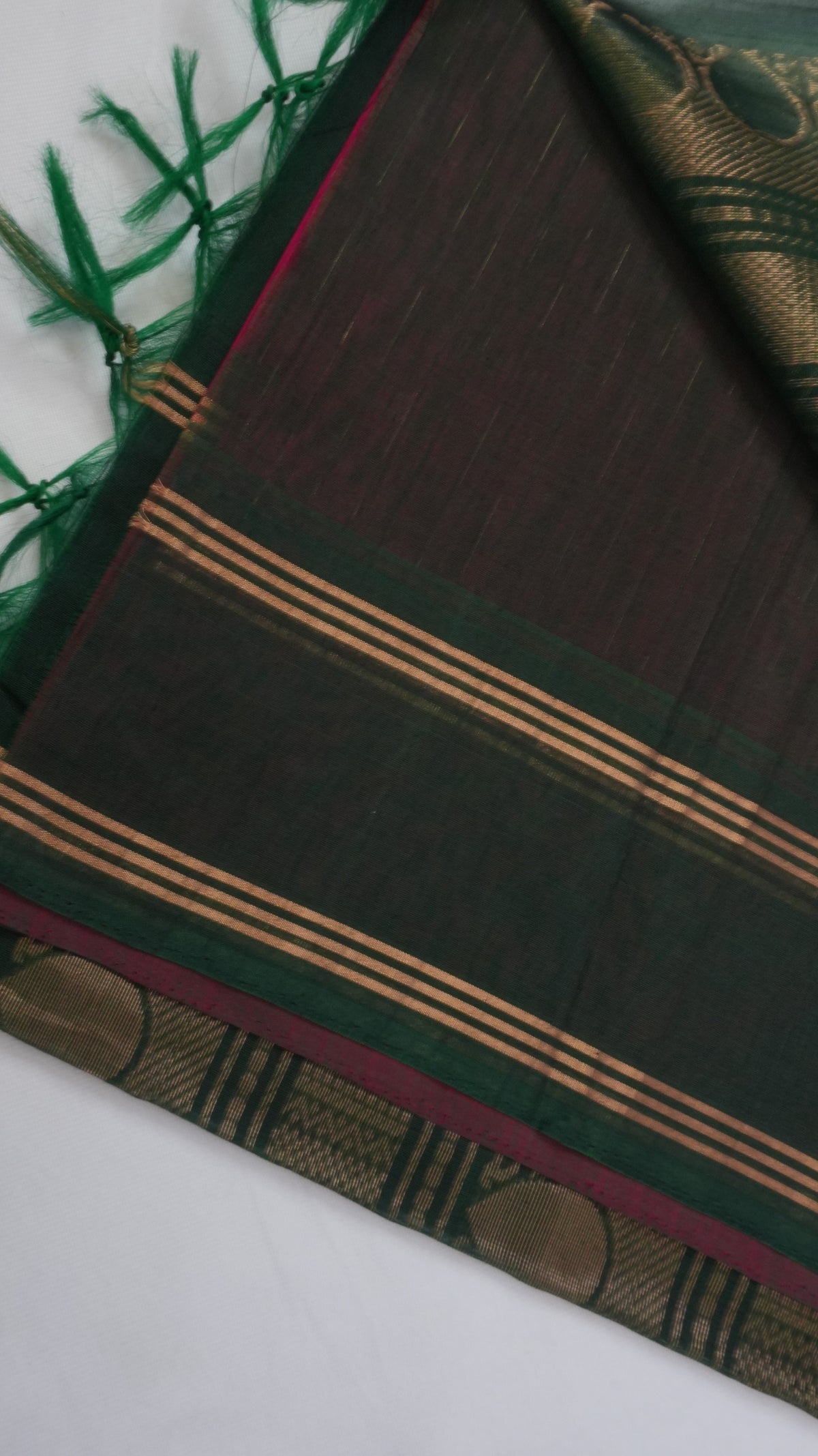 Silk Cotton Saree SLM-SCT-0010 - Rani pink with a green border and pallu - detail view
