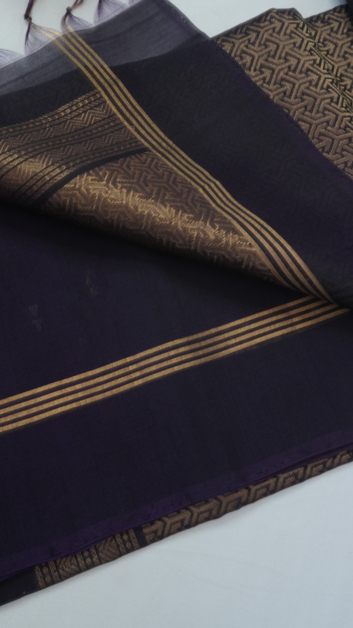 Silk Cotton Saree SLM-SCT-0012 - Aubergine with butta motifs and a woven pallu - detail view