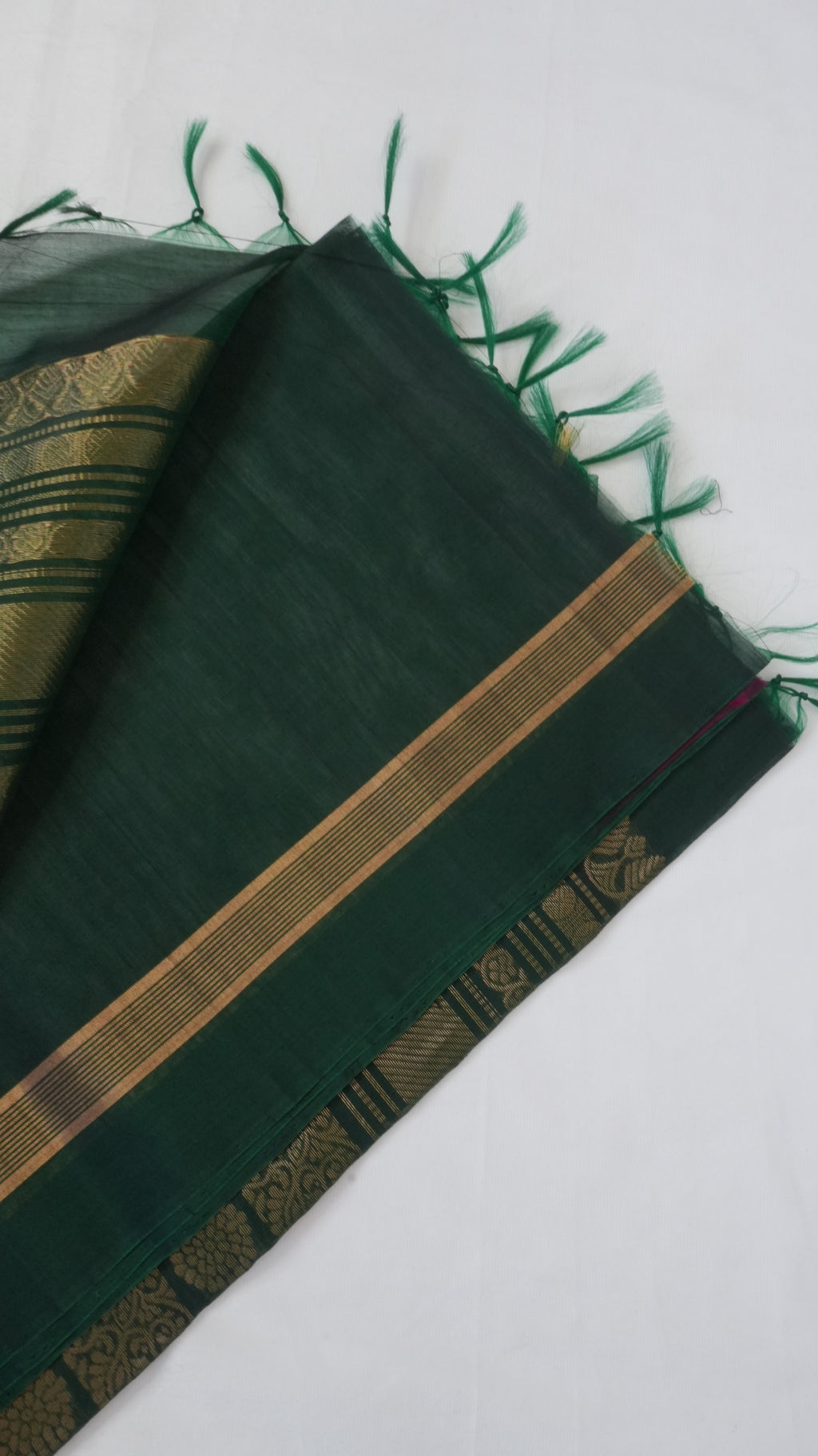 Silk Cotton Saree SLM-SCT-0013 - Grey with a bottle green border and pallu - detail view