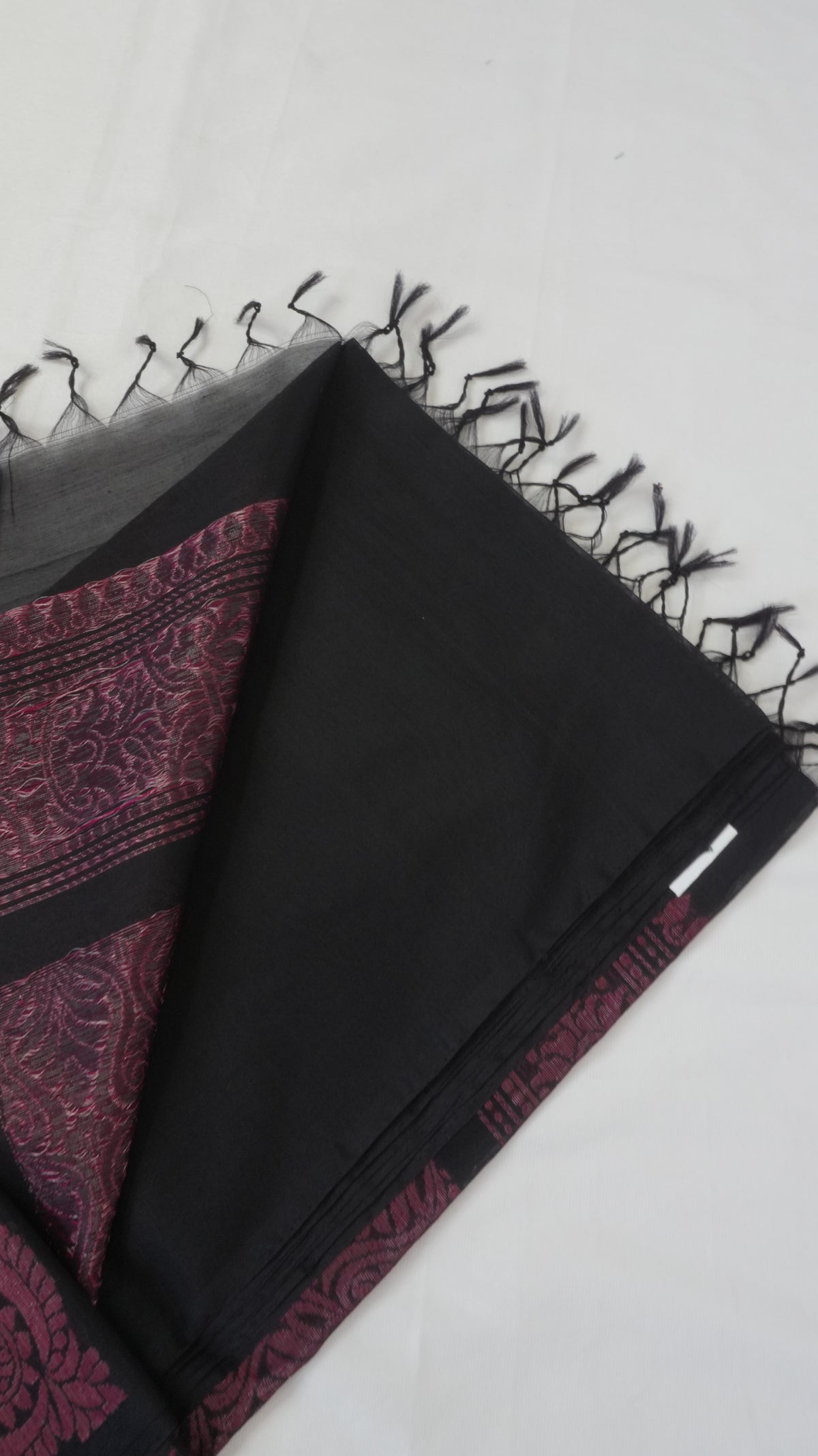 Silk Cotton Saree SLM-SCT-0016 - Black with pink woven motifs - detail view