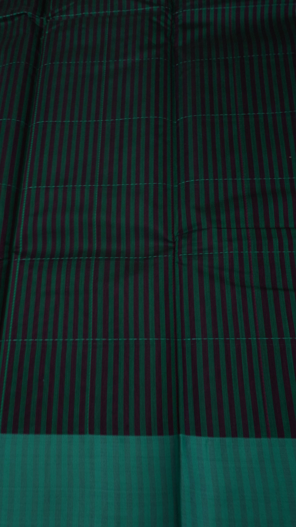 Silk Cotton Saree SLM-SCT-0026 - Aubergine checks with a teal border - detail view