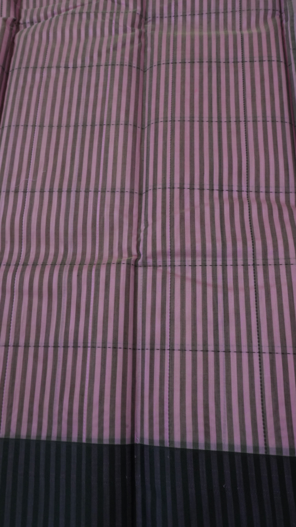 Silk Cotton Saree SLM-SCT-0027 - Pink checks with a purple border - detail view