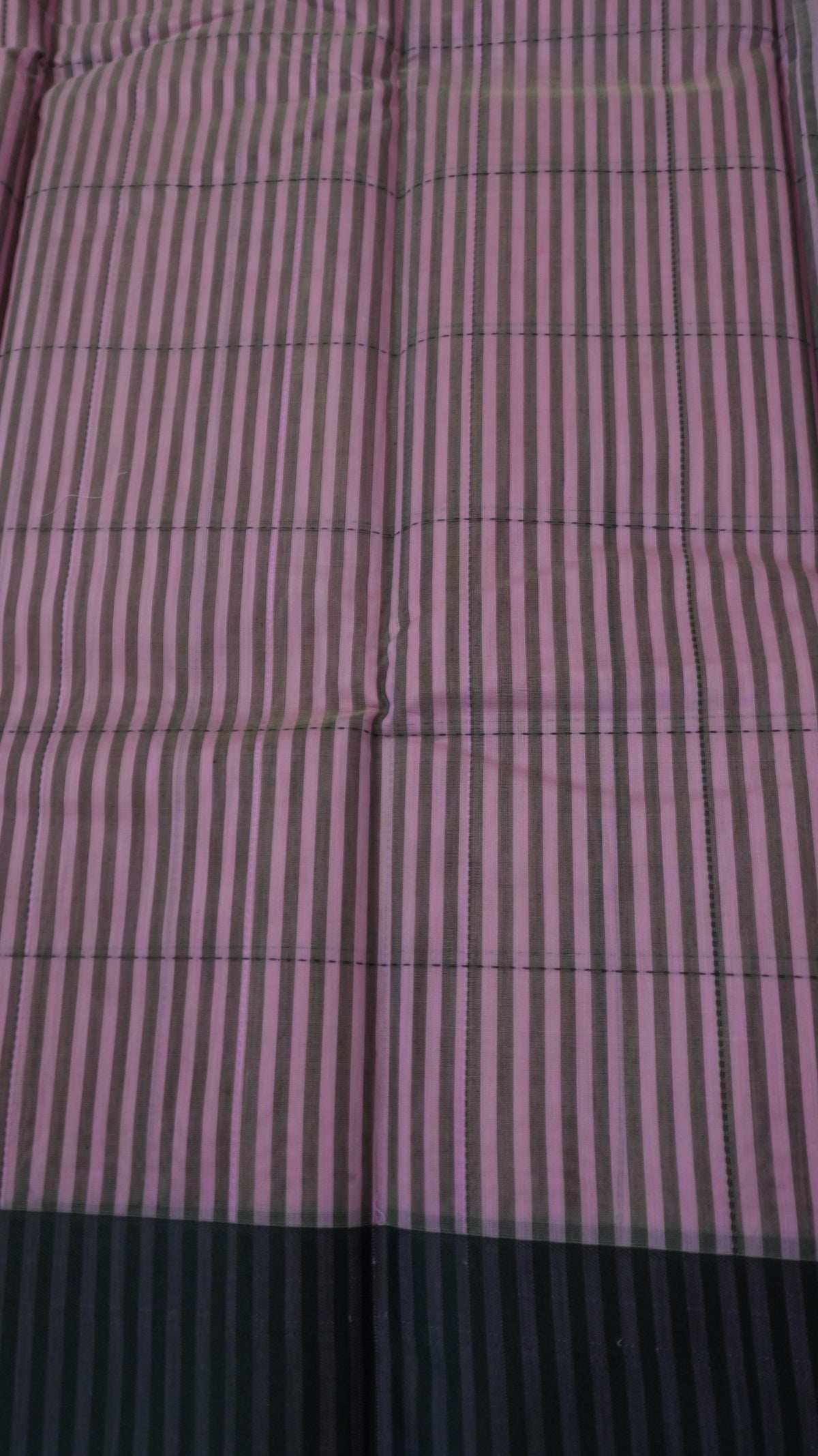 Silk Cotton Saree SLM-SCT-0027 - Pink checks with a purple border - detail view