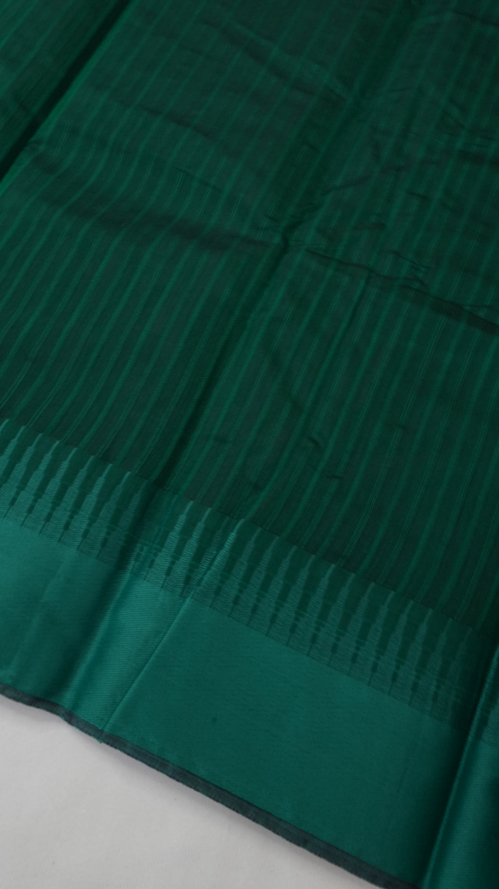 Silk Cotton Saree SLM-SCT-0031 - Aubergine with a teal temple border - detail view