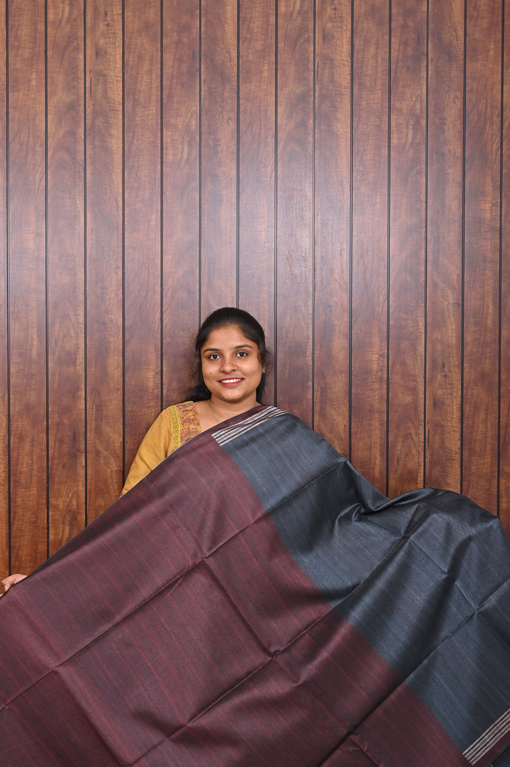 Semi Tussar Saree SLM-STS-0013 - Charcoal grey with a geometric patterned pallu - second view