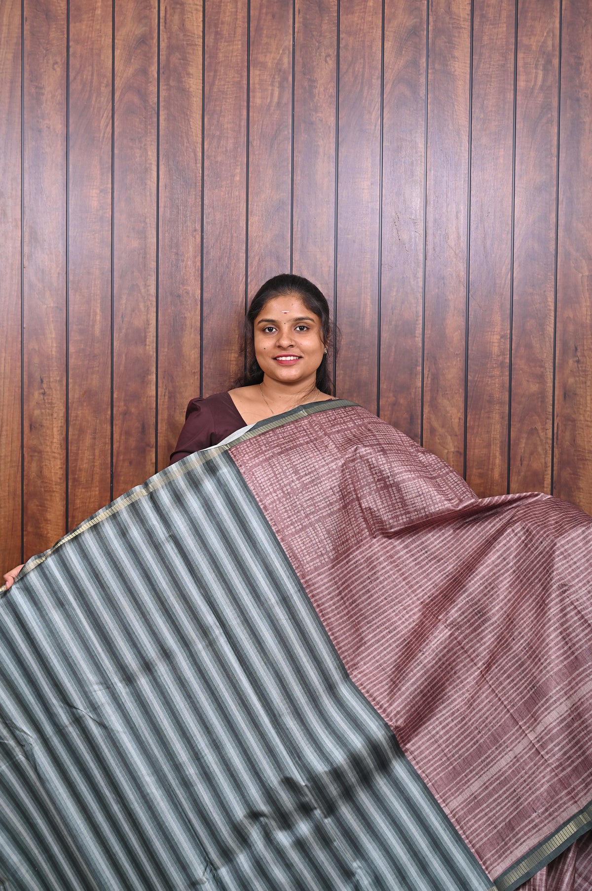 Semi Tussar Saree SLM-STS-0074 - Rosewood with swirl motifs and a green border - second view